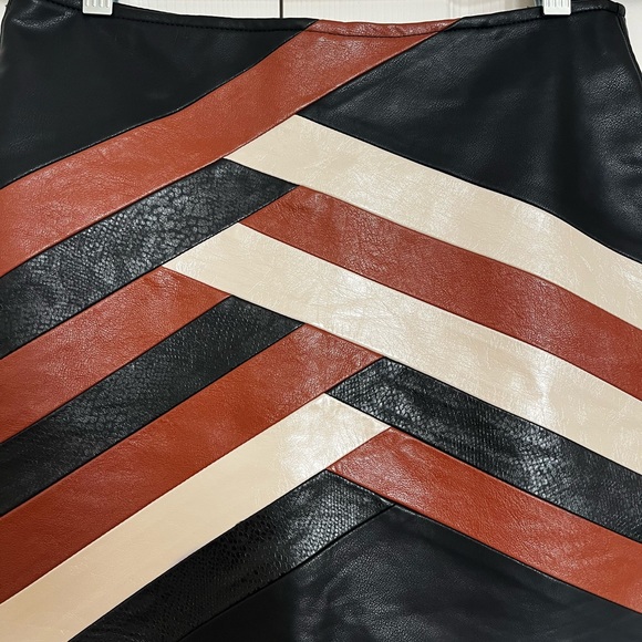 Blank NYC Color-block Vegan Leather Skirt - Picture 6 of 7
